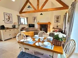 Beautiful Views Historic 16th Cent Barn Conversion - Pass the Keys