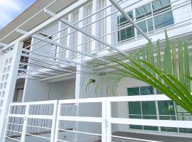 chalongholidayhome, hotel a Chalong 