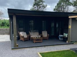Garden Retreat Wales，Llandowror的SPA 飯店