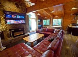 Gateside Chalets Modern Rustic 6-Bedroom with Hot Tub, Near the Village