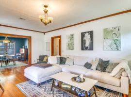 Walk to Town and 3 Mi to Fort Sill Home in Lawton!, hotel v destinaci Lawton