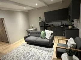 Somerset-West PRIME SPOT- Solar Powered!