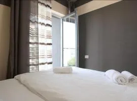 "Deluxe Apartments" C 16-Є - 1221