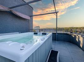 Apartments in Kaunas city centre with Jacuzzi bath, hotel v destinaci Kaunas