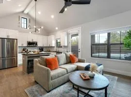 Eagle's Nesting - Hot Tub Close to Downtown