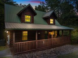Elegant & Cozy Cabin Near Pigeon Forge, khách sạn ở Sevierville