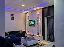 JKA 1-BEDROOM-Apart 24HRS POWER Unlimited WIFI , GARDEN PATIO AREA ,FREE DAILY HOUSEKEEPING