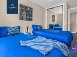 L1 - Large 4 Bedroom House with 6 Beds and 3 bathrooms, TVs in each room, Free Parking, Fully Equipped, Local Amenities, Easy Ring Road Access, Special Rates, INVOICE and REDUCED PRICE only via SUNRISE SHORT LETS Dundee