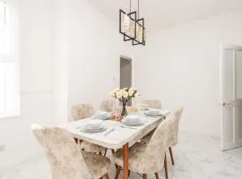Liverpool Luxe Retreat 3 Bedroom House Next to Everton Stadium