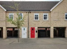 Two Bedroom Coach House - Free Allocated Parking for 2 vehicles - Central Colchester