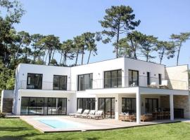 Villa d'Exception avec Piscine et Jardin Proche Plages et Lac à Hossegor - FR-1-791-5, hotel in Soorts-Hossegor