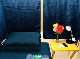Cozy tiny private room in Hartford, hostal o pensión en Hartford