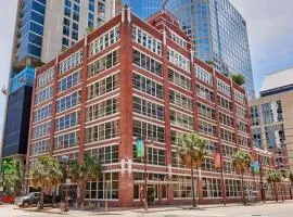 Reside Houston Downtown, a Wyndham Residence