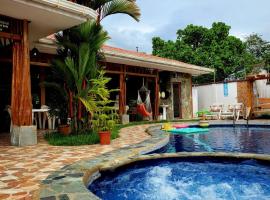 La CASA DE LA ABUELA, hotel in Sucúa