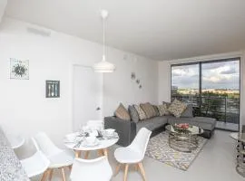 Luxury 1BD/1BT Apartment in Downtown Doral