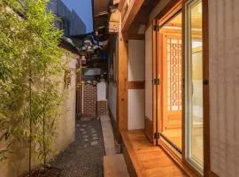 Luxury Hanok Stay Yeonsoom