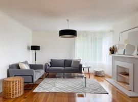 Quarry House - Bright and Renovated!, khách sạn ở Hobart