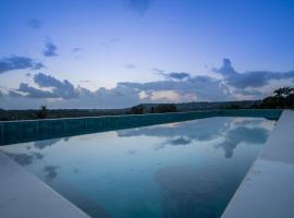 ELIVAAS 1 BHK with Jacuzzi & Lift - Kamerios Brisa, hotel v destinaci Goa