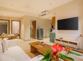ELIVAAS 1 BHK with Jacuzzi & Lift - Kamerios Brisa, hotel a Goa