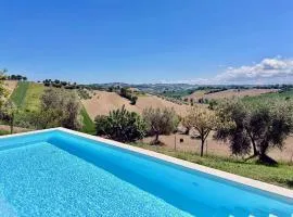 Il Gelso in historic farmhouse with swimming pool, barbecue, gym, olive grove in Senigallia