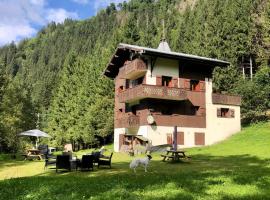 Chalet Rivière du Bon Nant Location de 6 à 14 personnes en Haute Savoie, Hotel in Saint-Gervais-les-Bains
