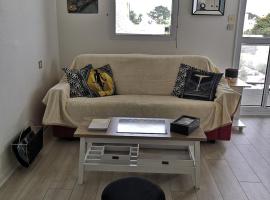 Studio cabine face piscine, hotel in Quiberon