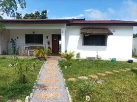 Studio Cosy au coeur du village Artisanal de Grand Bassam