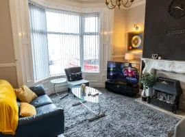 OG Stays- 4bedroom house, sleeps 8, Near Nissan & Stadium of light