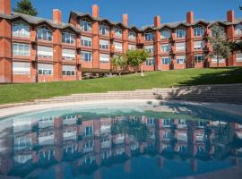 elegante apartamento con parking y gym en urbanización de Lujo en Aravaca, hotel en Madrid