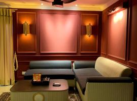 Royal Reside by StayMehman, hotel de golf en Rawalpindi