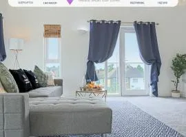 Duplex 2 Bedroom Apartment - Close to City Centre - Balcony, Free Parking, Fast Wifi & Smart TVs by Yoko Property
