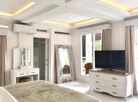 Greenhouse Villa, hotel in Kerobokan