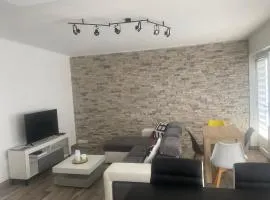 T2 centre-ville, tout équipé, 1 chambre, 1 à 5 pers, climatisation, balcons, parking privé