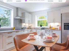 Stunning 2 Bedroom Apartment - Close to City Centre - Free Parking, Super-fast WIFI, SmartTV, Private Balcony and Communal Garden by Yoko Property, hotel in Coventry