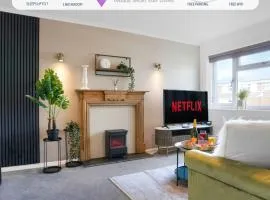 Blandford House with Free Parking, Fast Wifi, Smart TV with Netflix and Private Garden by Yoko Property