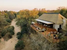 Thornybush Simbambili Lodge