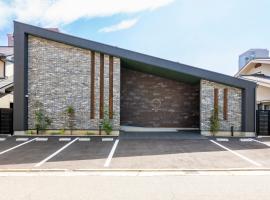 SAUNA VILLA 然, hotel s jacuzzi v destinaci Nagano