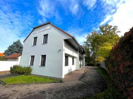 Penzion U z&aacute;meck&eacute;ho parku，特熱邦的海灘飯店