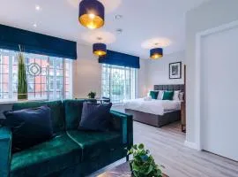 Elysée Suites - Spacious Studio in Southport