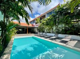 007 Surfhouse Bali, hotel v destinaci Ungasan