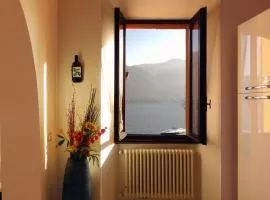 Rita's Window: lake front apartment with lake view