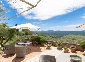Villa with separate guesthouse with panoramic view