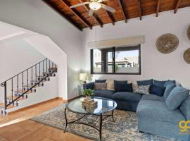 El Centenario Fully-equipped Home Steps to Beach, hotel din El Centenario