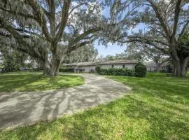 Heated Pool • Sleeps32•Pickle/Basketball • Theater