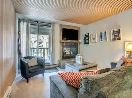 Walk to Ski Lift and Hot Tub Copper Mountain Condo