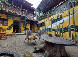 Al Carajo House Backpackers Host, hotel v destinaci Montañita