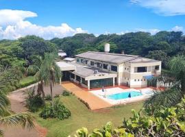 Chal&eacute;s especiais da Fazenda Itacor&aacute;, chalet de monta&ntilde;a en Itaipul&acirc;ndia