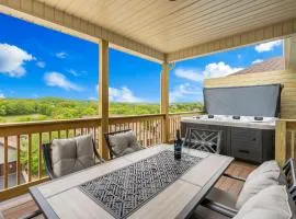 Arcade, Hot Tub, Deck Area, Free Tickets, Bright Upgraded Decor-Ledgestone Golf OnSite!