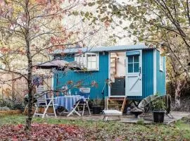 The Holcombe Hut, Ridgefield House