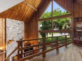 Serene Lakeside Retreat- 3 Bdr Romantic Getaway